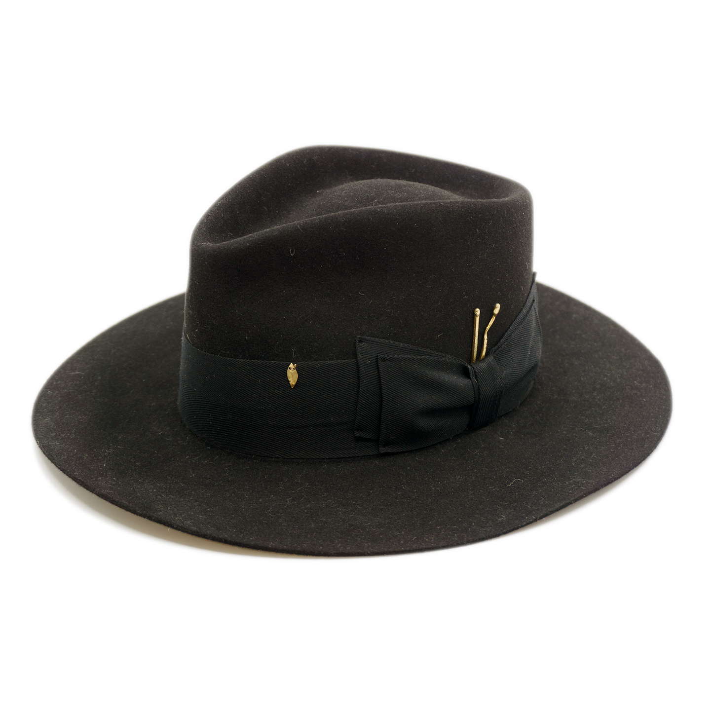 100% felt hat in Blackout Dress Weight 2” Tonal herringbone band and double bow Brass matchsticks and leaves throughout Slight flanged brim Made in USA