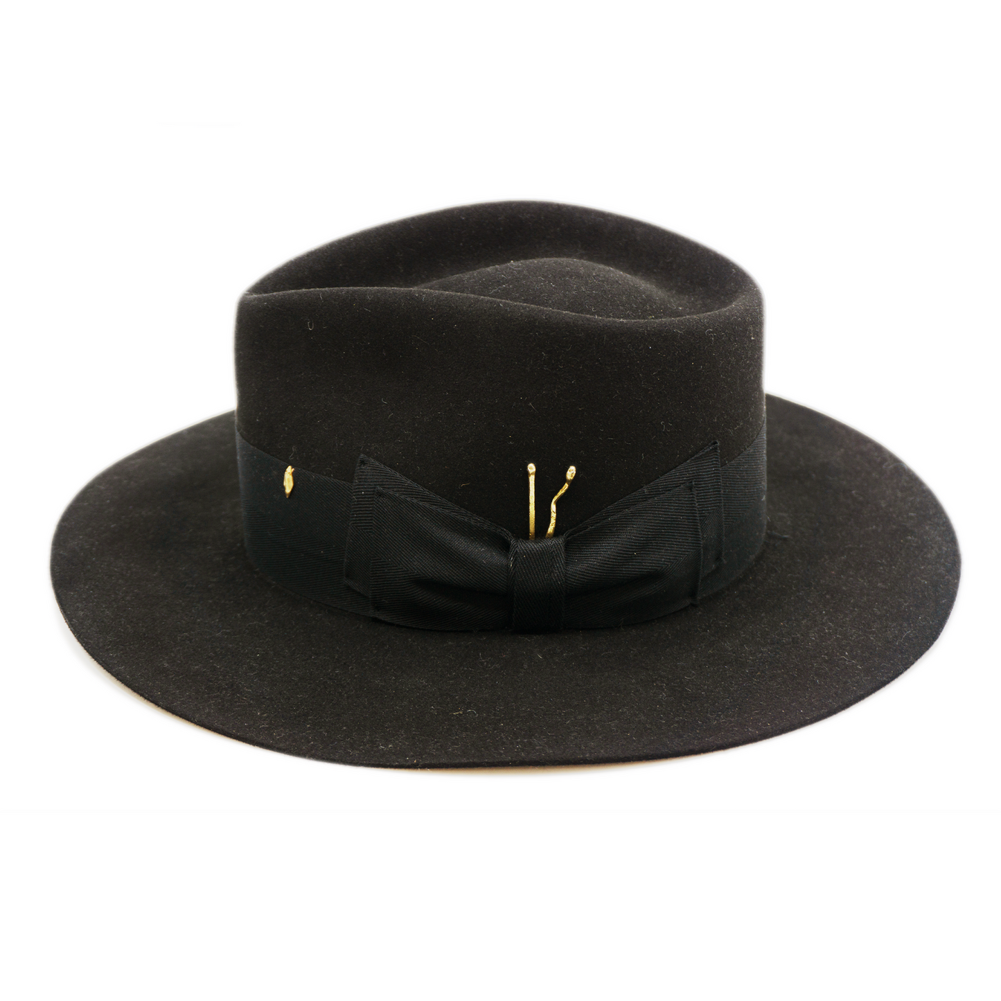 100% felt hat in Blackout Dress Weight 2” Tonal herringbone band and double bow Brass matchsticks and leaves throughout Slight flanged brim Made in USA