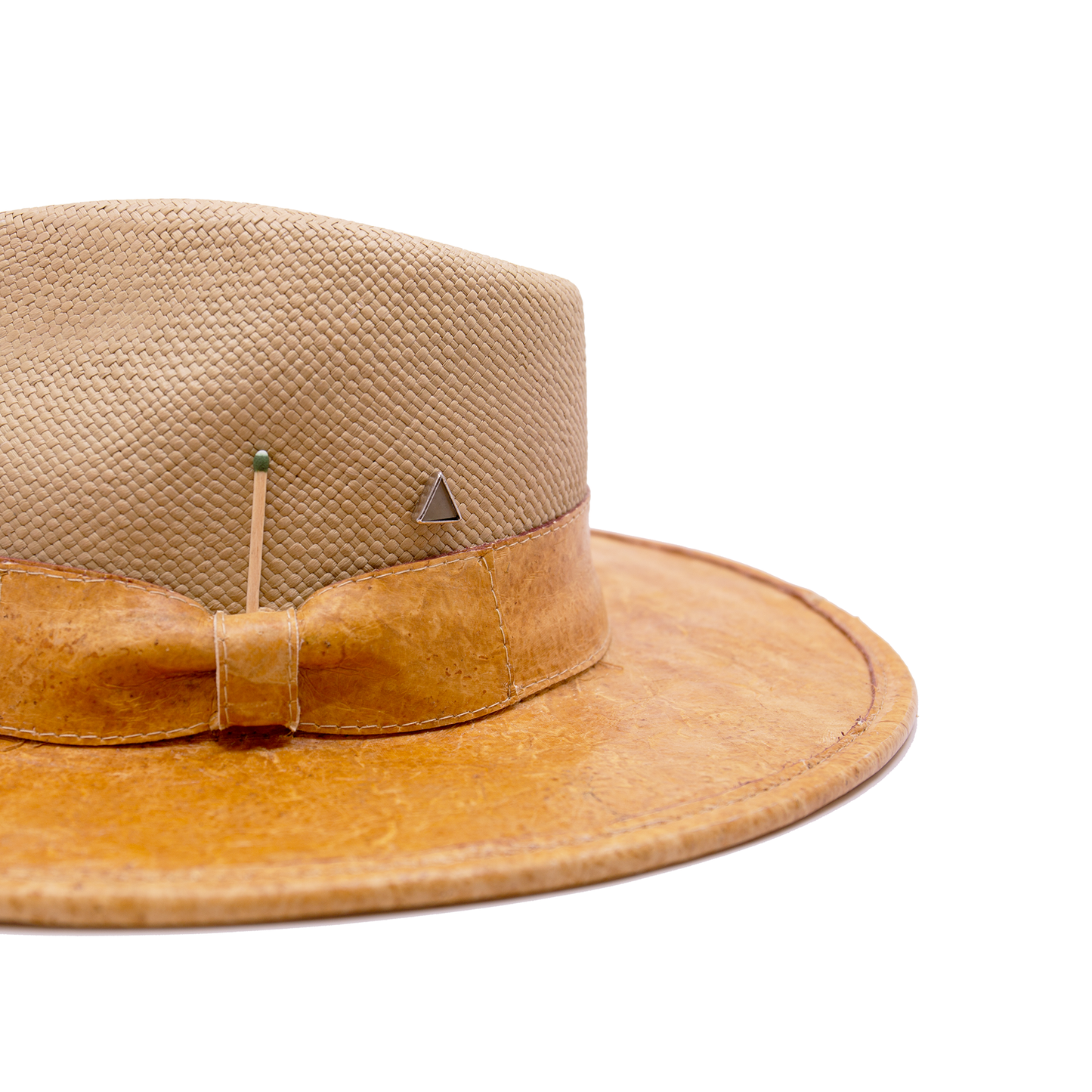 100% Straw Hat in Natural Ecuadorian Straw Crown 1 1/2" Reishi™ band and bow MycoWorks Fine Mycelium™ leather alternative NF silver casted gemstone on crown Reishi™ brim and full binding Flat brim Woven in Ecuador Made in California