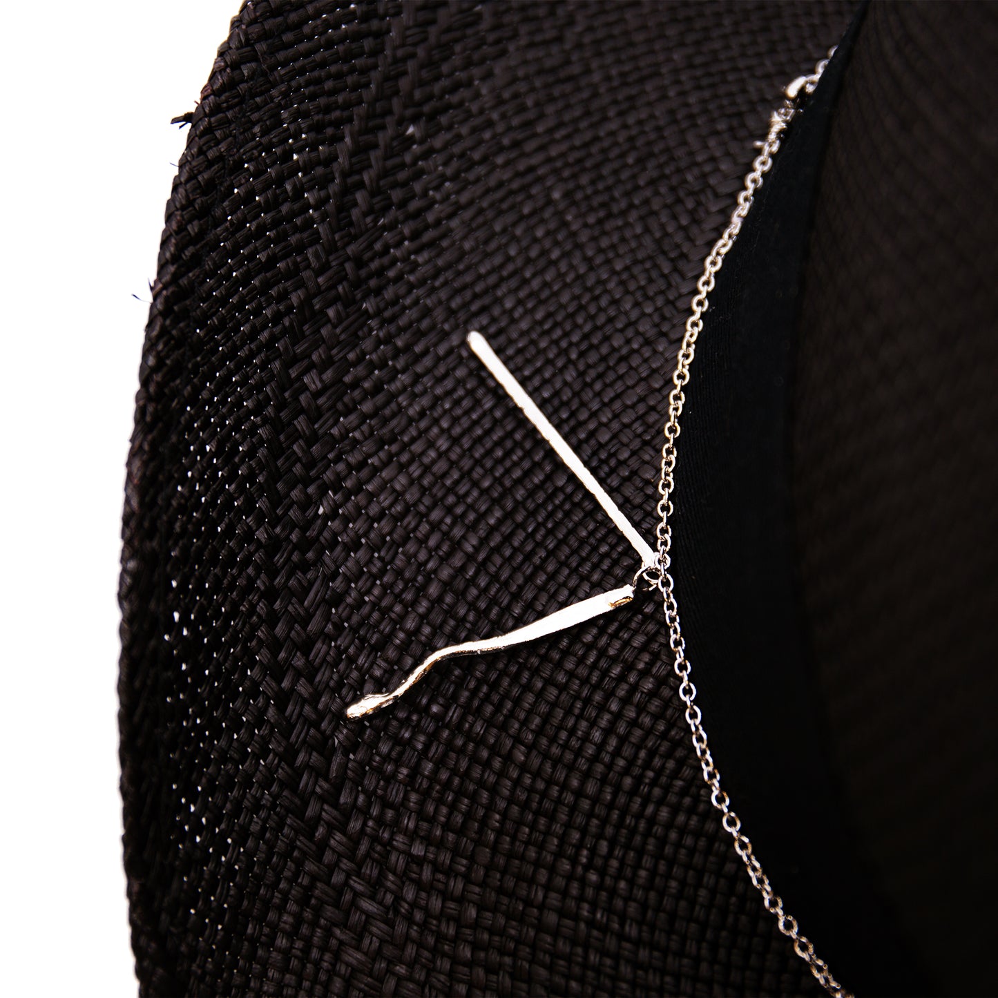 100% Ecuadorian straw hat in Black 1 ½” herringbone band & Bow Alternating silver chain with silver leaf accouterments Woven in Ecuador Western flanged brim Made in USA