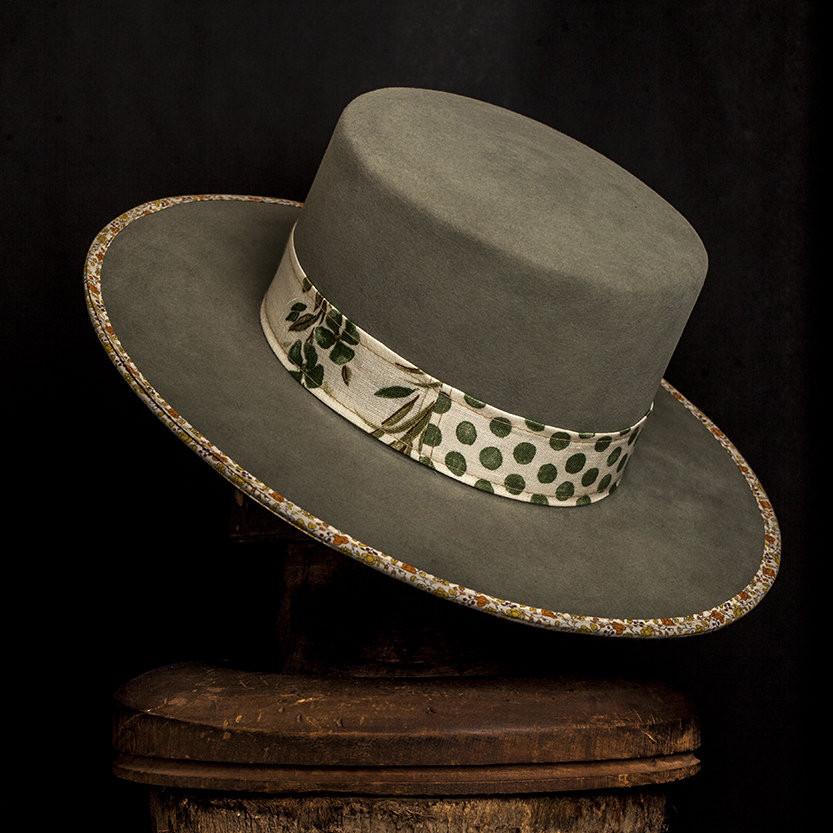 Hat 056
