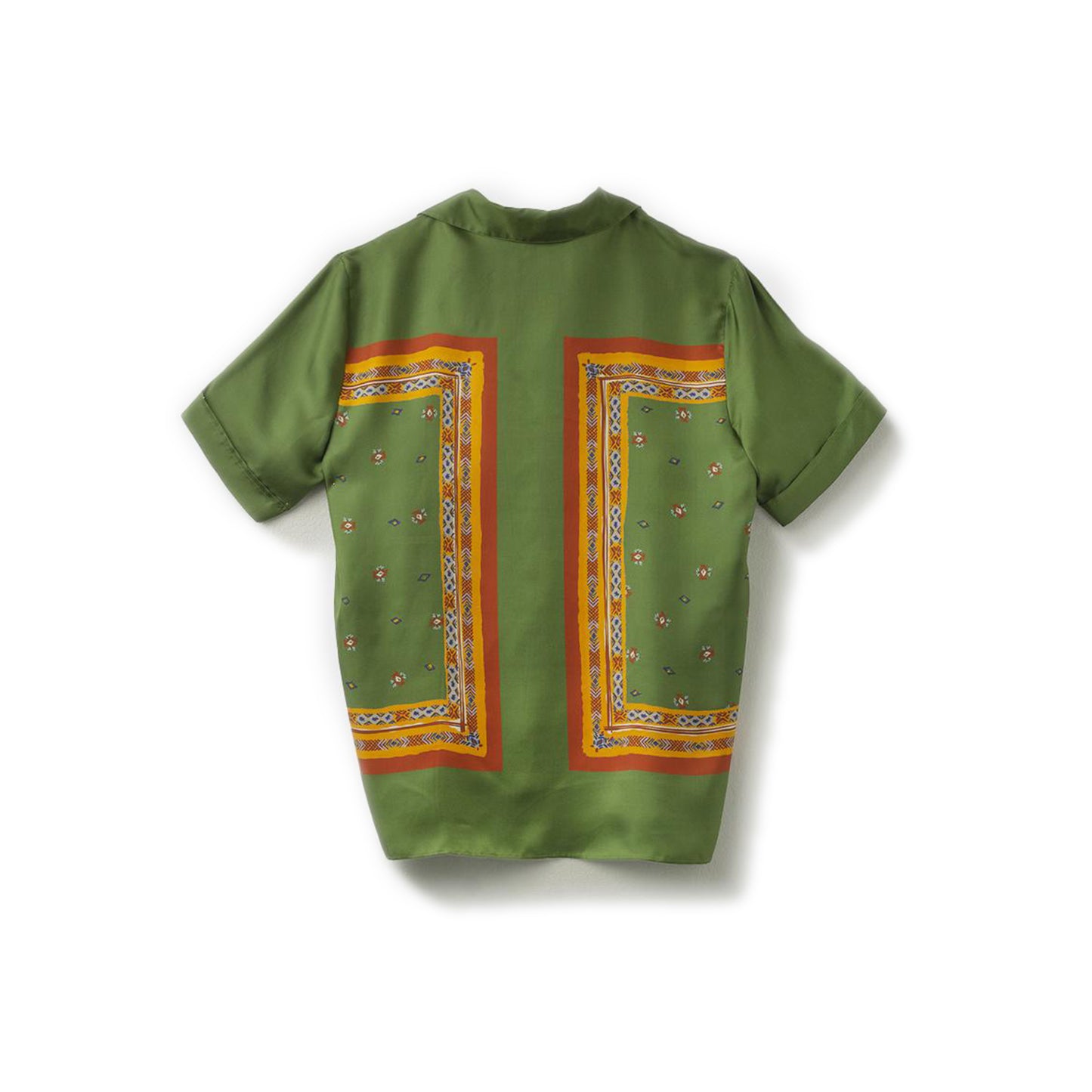 Green Printed Silk One Pocket Short Sleeves Shirt Printed silk twill Composition: 100% silk Dry clean Made in Italy