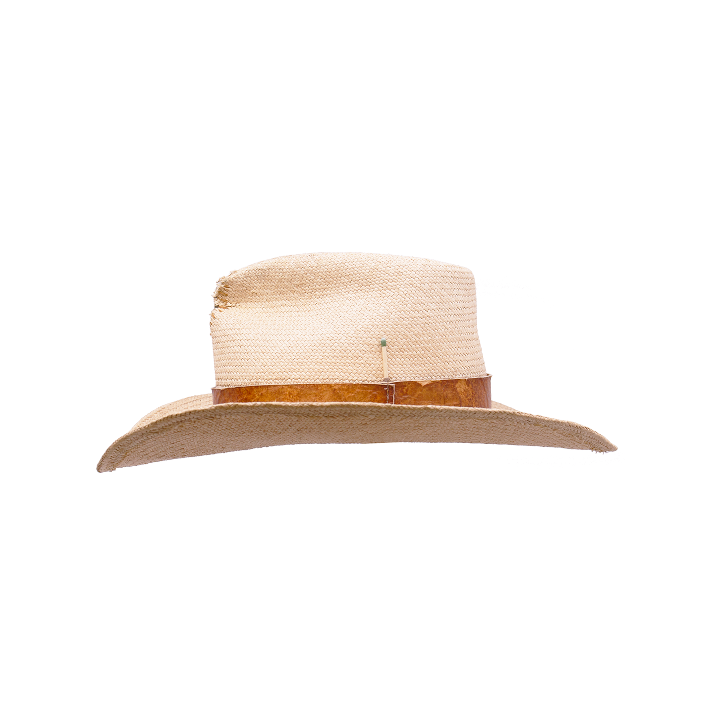 100% Straw Hat in Natural  Ecuadorian Straw Crown  1 1/2" Reishi™ band MycoWorks Fine Mycelium™ leather alternative   Molt harvested parrot feather with silver and gold nuggets  NF fabric patched center pinch  NF western flanged brim  Woven in Ecuador  Made in California