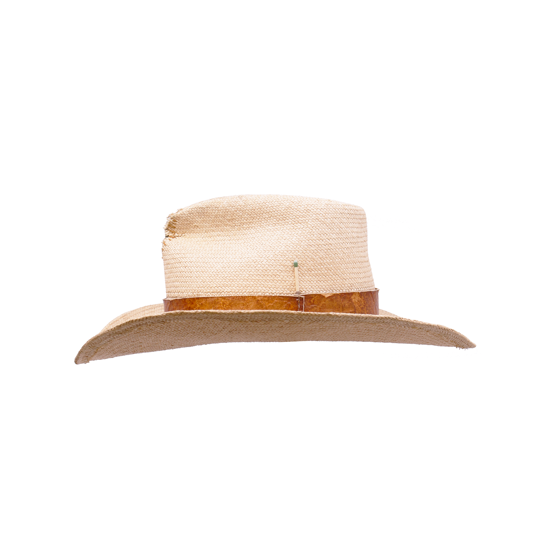 100% Straw Hat in Natural  Ecuadorian Straw Crown  1 1/2" Reishi™ band MycoWorks Fine Mycelium™ leather alternative   Molt harvested parrot feather with silver and gold nuggets  NF fabric patched center pinch  NF western flanged brim  Woven in Ecuador  Made in California