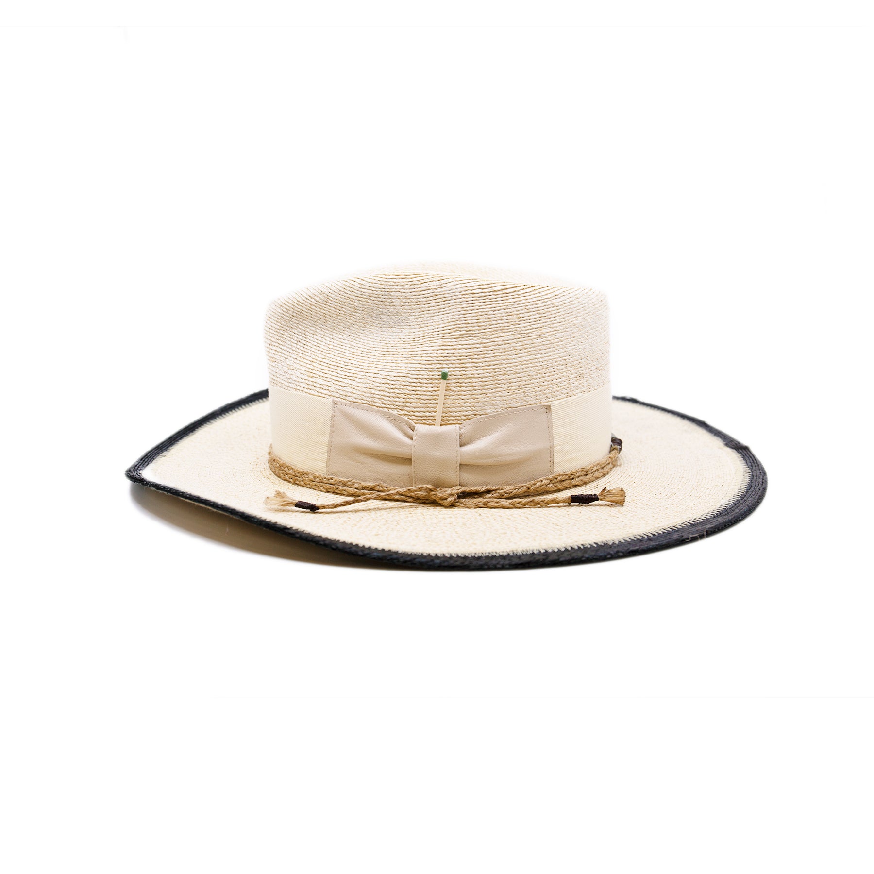 100% Mexican straw in Cream and Black  2" cream herringbone band and leather bow  Wrapped twine band  3 1/2"  Two-tone brim  Woven in Mexico  Subtle western flanged brim  Made in USA
