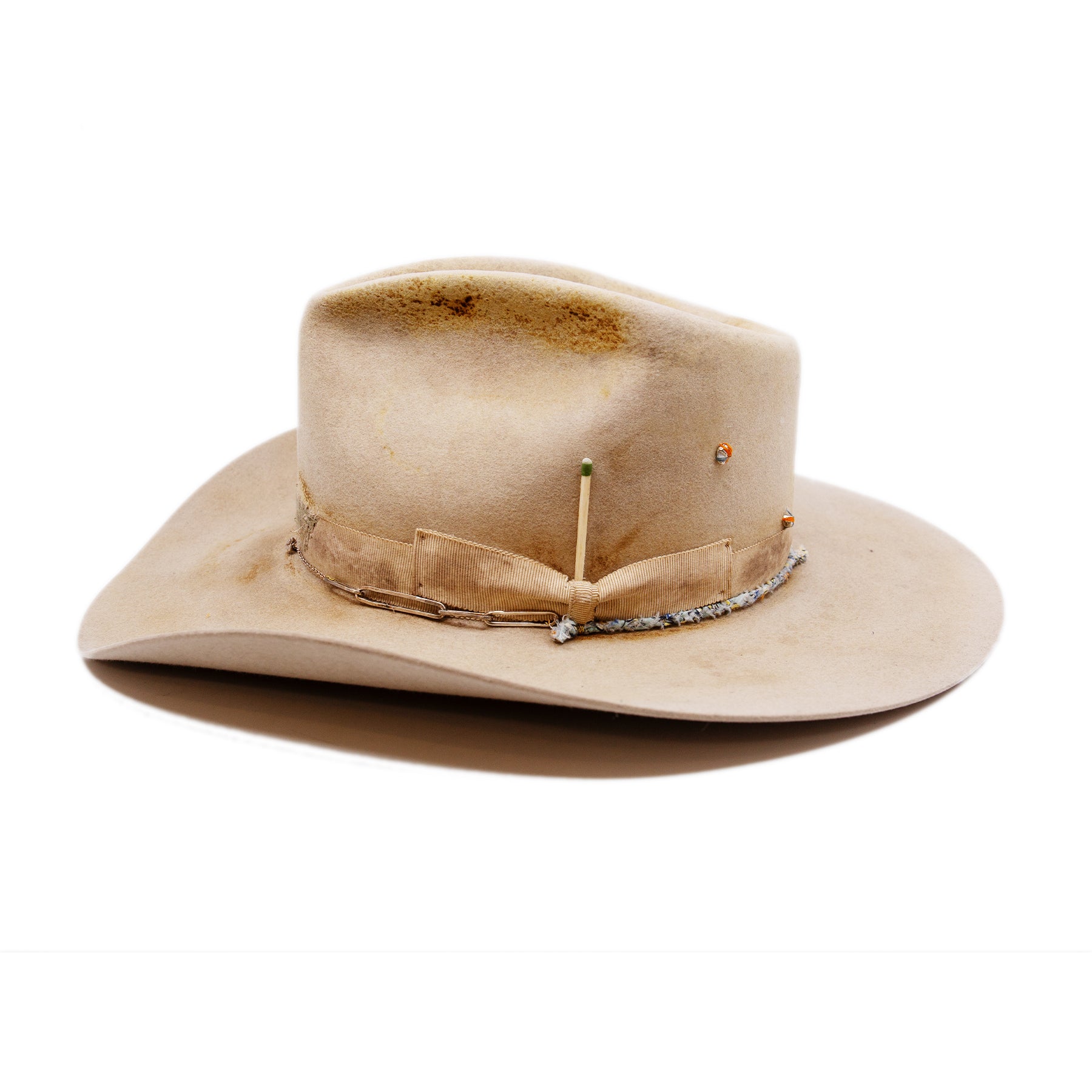 Buckeye Hat  100% felt hat in Boneyard  Western Weight  1” grosgrain alternating Link Chain with silver nuggets and braided deadstock fabric  Heavy distressing throughout  Cowboy flanged brim  Made in USA