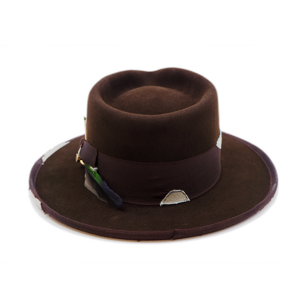 100% felt hat in Grizzly Brown   Western Weight   2” tonal grosgrain with NF fabric patchwork  Molt-harvested parrot feather with ceramic button   Full tonal binding with   NF fabric patchwork  Pencil curled back brim  Made in USA