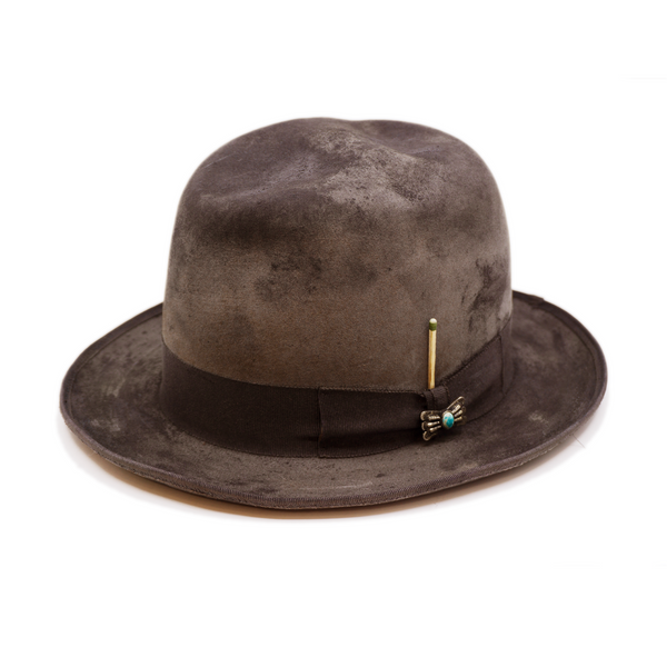 100% felt hat in Slate   Western Weight   1 ½ “  tonal grosgrain with   Mini turquoise pin on bow   Tonal 9mm binding   Distressed  Pencil curled brim  Made in USA