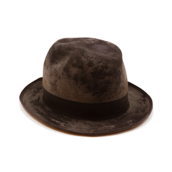 100% felt hat in Slate   Western Weight   1 ½ “  tonal grosgrain with   Mini turquoise pin on bow   Tonal 9mm binding   Distressed  Pencil curled brim  Made in USA
