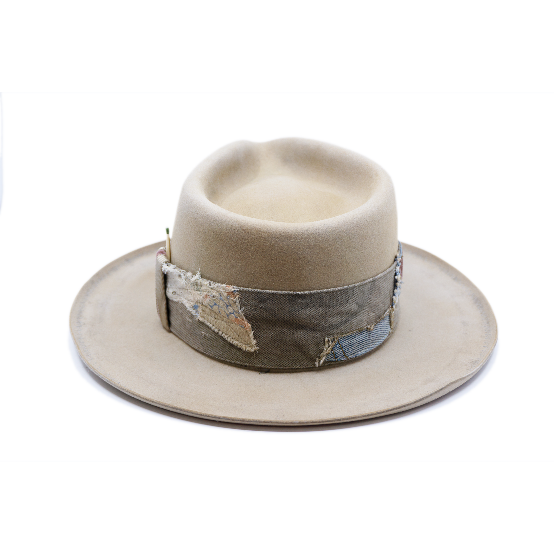 100% felt hat in Silver Belly   Western Weight  Coffee dye   2” multi fabric band   Velvet with tonal grosgrain center bow   Light blue zig zag stitching on brim   Pencil curled brim  Made in USA