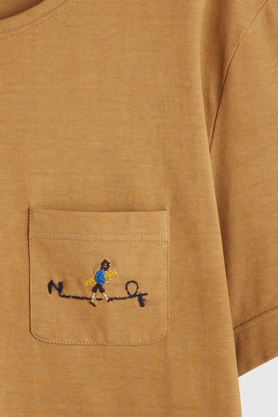 ULRIK T-SHIRT   Medium brown crewneck t-shirt Chest pocket with embroidered artwork Tie dyed white hem Composition: 100% cotton Dry clean Country of origin: Italy