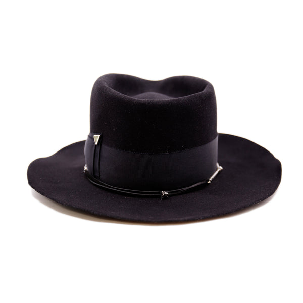 Dyrholaey  100% felt hat in Black   Dress weight  2” tonal grosgrain band & bow  NF alternating silver chain on base  Organic uncut brim   Made in USA 